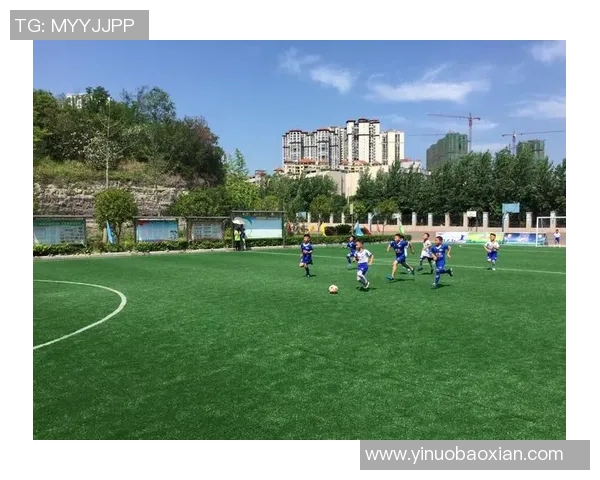 二年级足球小球星崭露头角 梦想成就未来的绿茵传奇