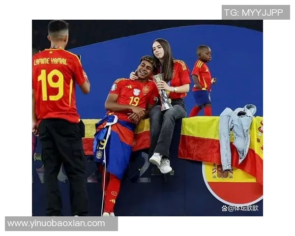 西班牙足球明星妻子背后的故事与风采解析