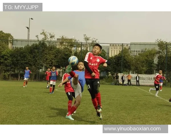 足球明星携手孩子踏上成长之路 点燃梦想与奋斗的火焰