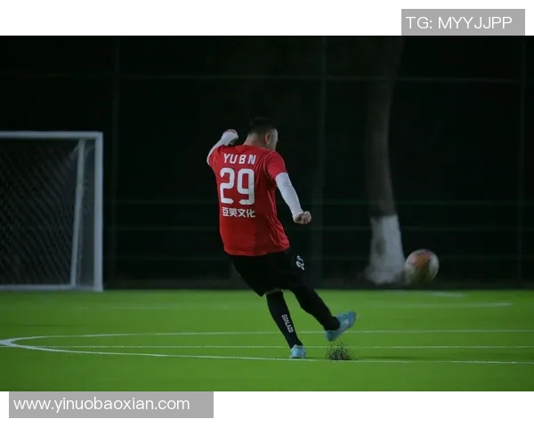 足球球星赛前一天训练全纪录揭示备战背后的辛酸与坚持